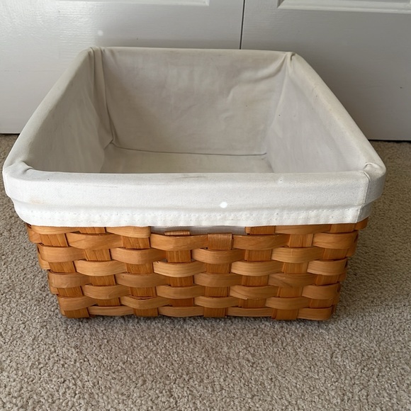 Two sturdy bamboo baskets with handles and removable linen liners - Picture 8 of 16